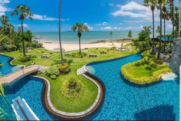 Luxurious Beachfront Pattaya Bagian luar foto