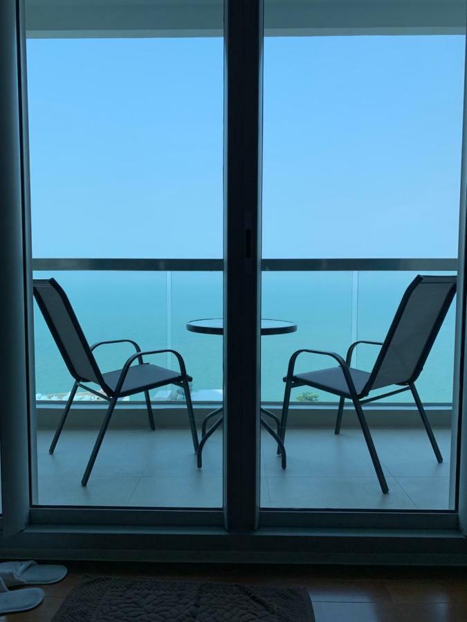 Luxurious Beachfront Pattaya Bagian luar foto