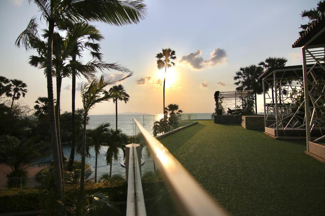 Luxurious Beachfront Pattaya Bagian luar foto