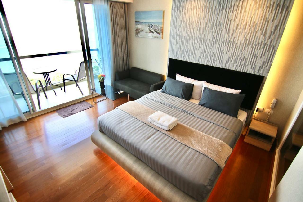 Luxurious Beachfront Pattaya Bagian luar foto